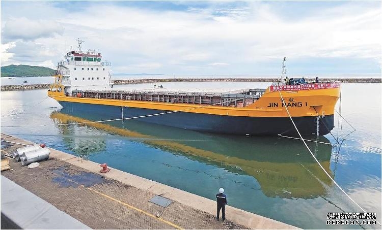 山东造船舶“金航一号”在坦桑尼亚顺利下水